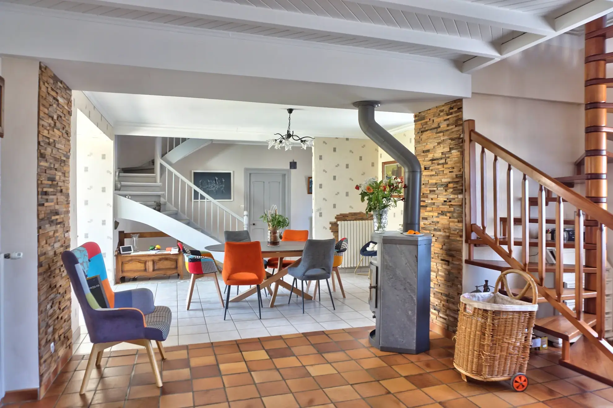 Maison en pierre à Goudelin avec jardin, terrasses et dépendances – 177 m2 