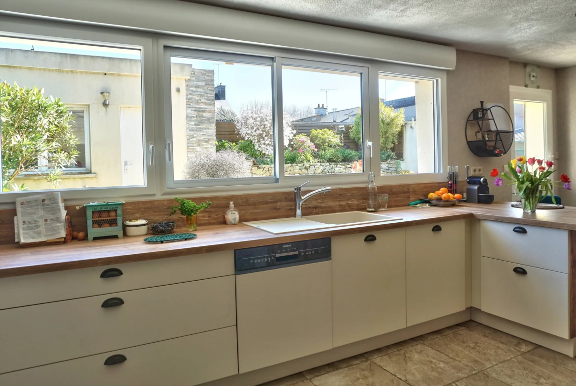 Maison en pierre à Goudelin avec jardin, terrasses et dépendances – 177 m2 