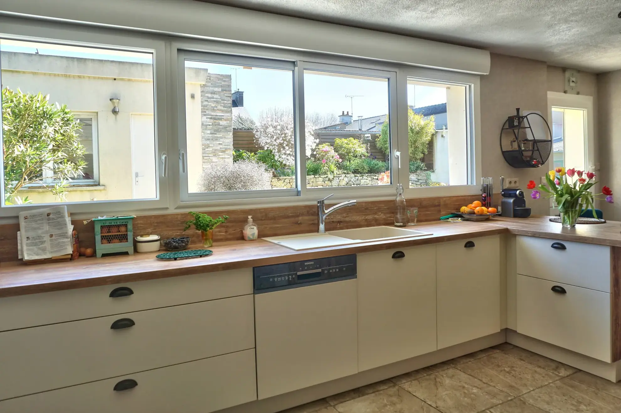 Maison en pierre à Goudelin avec jardin, terrasses et dépendances – 177 m2 