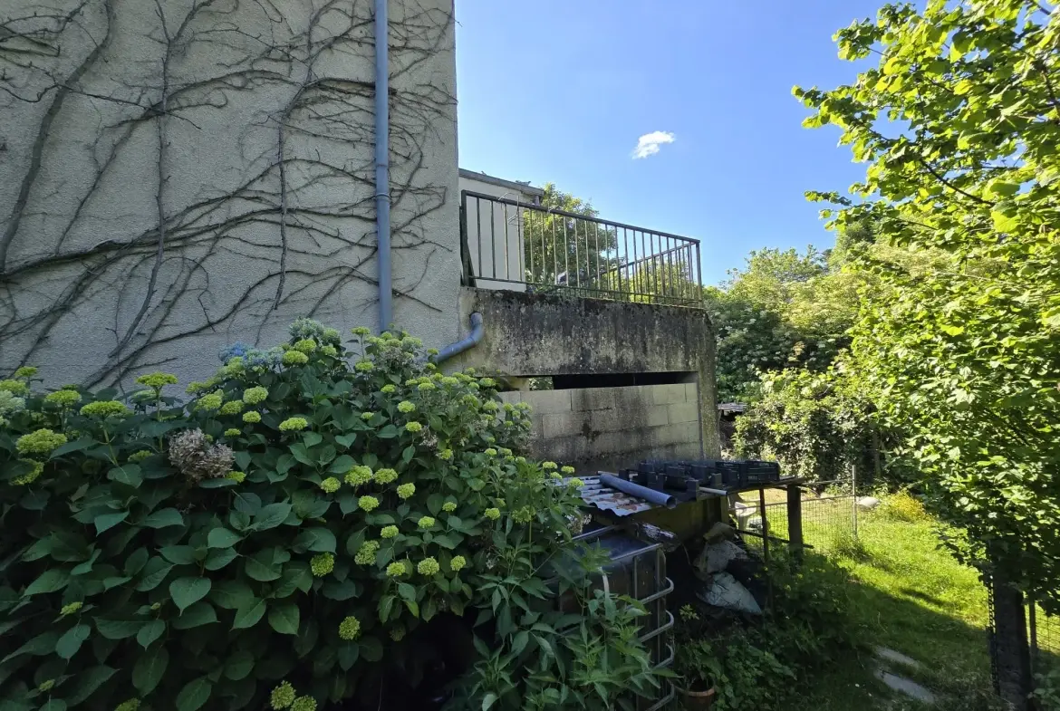 Maison à rénover de 85 m² à Panazol Manderesse avec grand terrain 