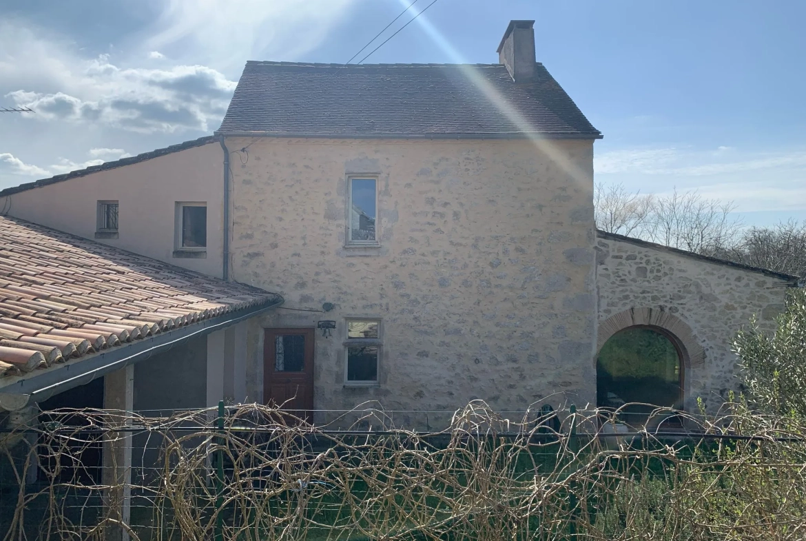 Maison en pierre de 177 m² avec dépendances entre Sauveterre de Guyenne et La Réole 