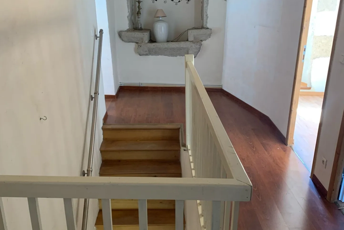 Maison en pierre de 177 m² avec dépendances entre Sauveterre de Guyenne et La Réole 