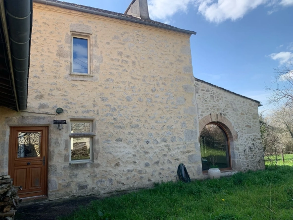 Maison en pierre de 177 m² avec dépendances entre Sauveterre de Guyenne et La Réole