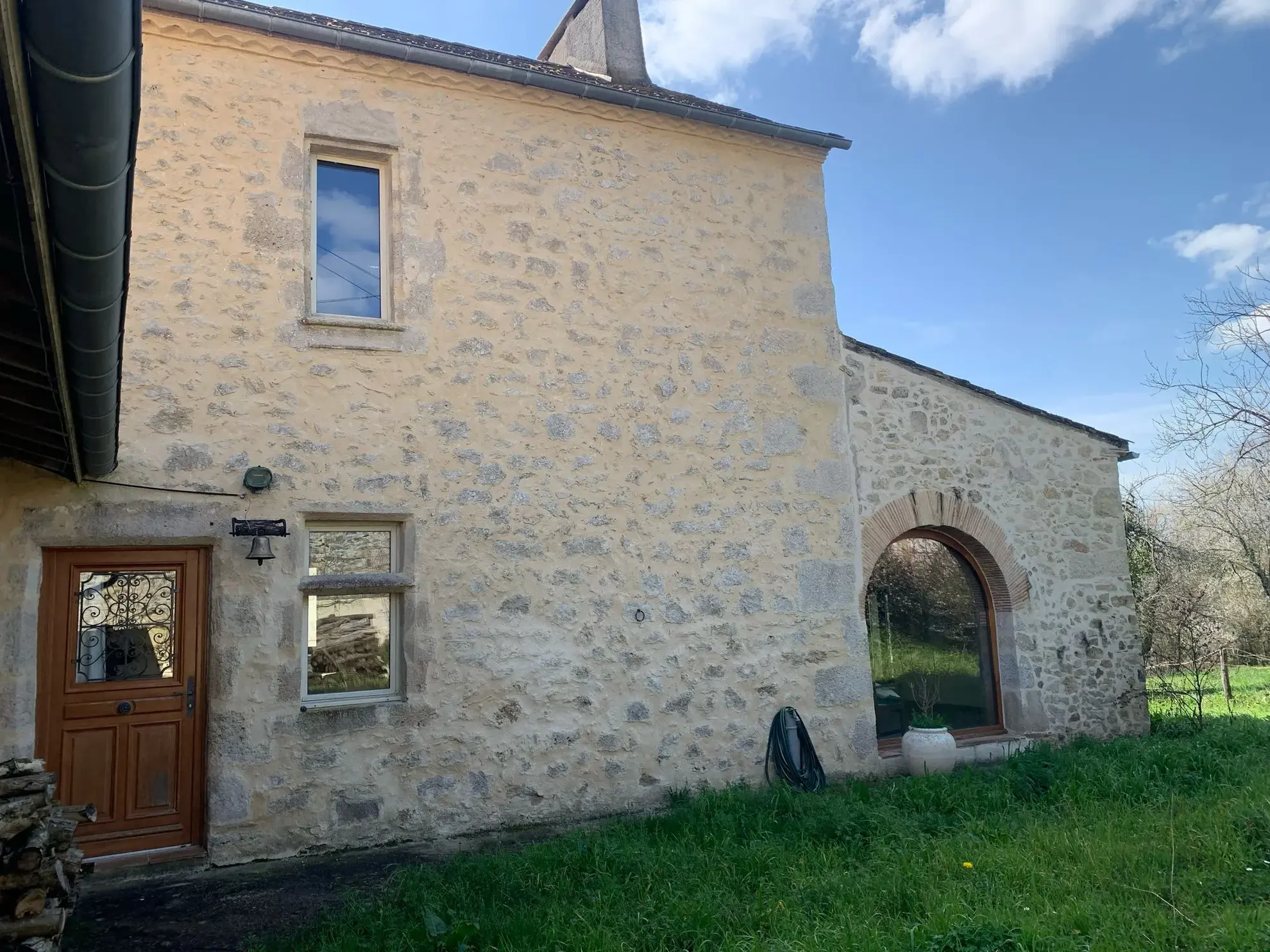 Maison en pierre de 177 m² avec dépendances entre Sauveterre de Guyenne et La Réole 
