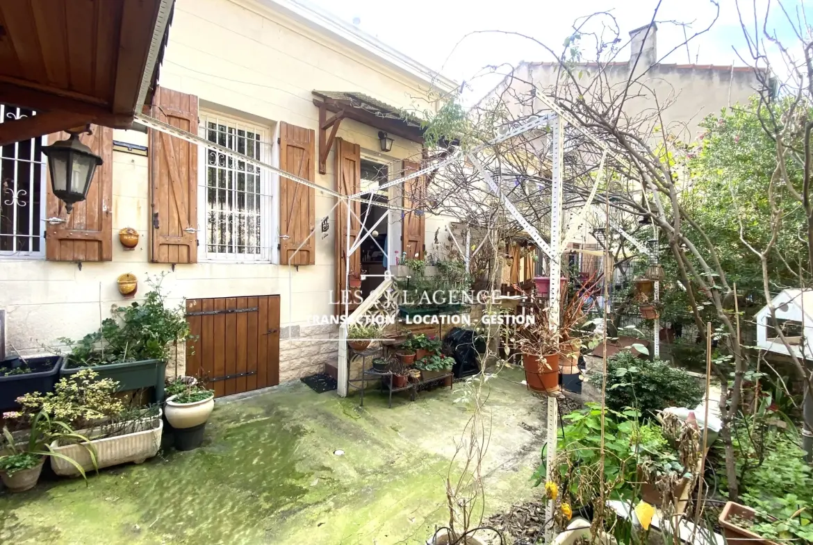 Maison de ville avec jardin à Marseille proche Bon Secours et Saint Gabriel 