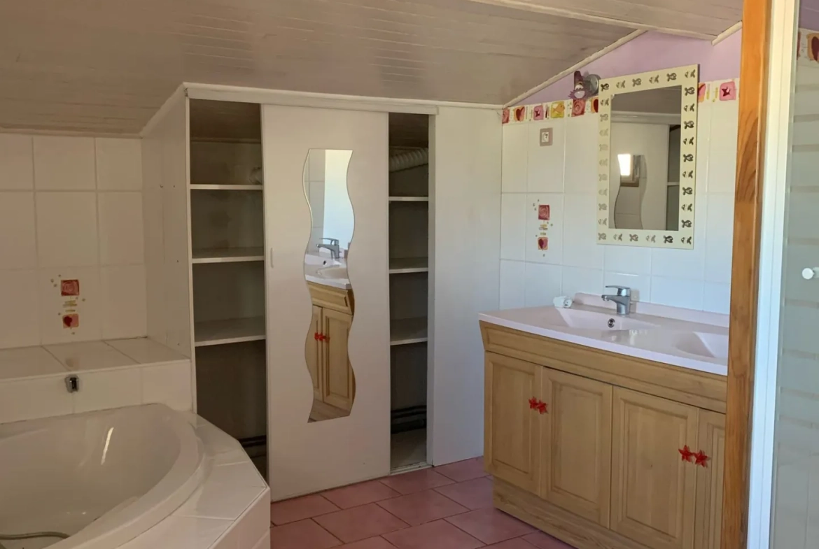 Maison en pierre de 177 m² avec dépendances entre Sauveterre de Guyenne et La Réole 