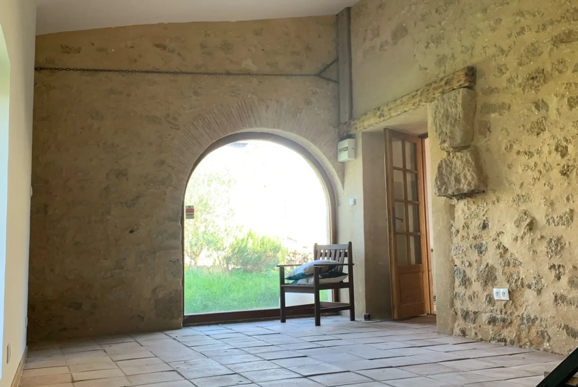 Maison en pierre de 177 m² avec dépendances entre Sauveterre de Guyenne et La Réole 
