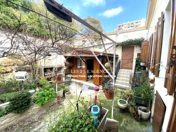 Maison de ville avec jardin à Marseille proche Bon Secours et Saint Gabriel