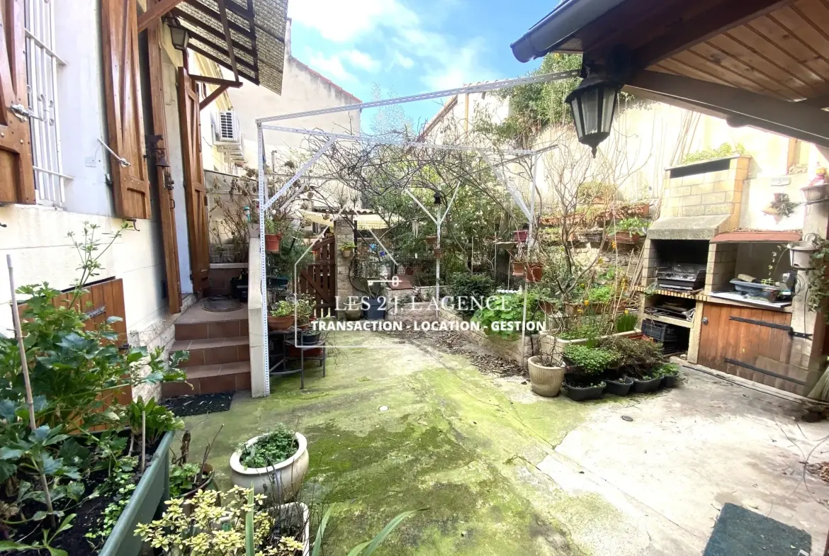 Maison de ville avec jardin à Marseille proche Bon Secours et Saint Gabriel 