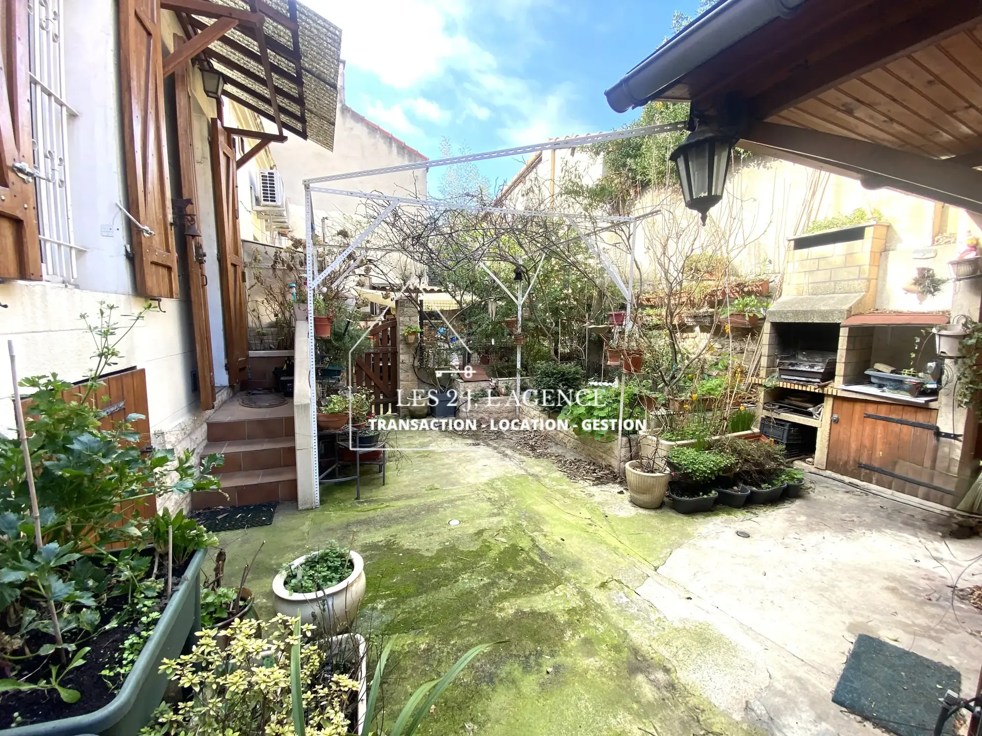 Maison de ville avec jardin à Marseille proche Bon Secours et Saint Gabriel 
