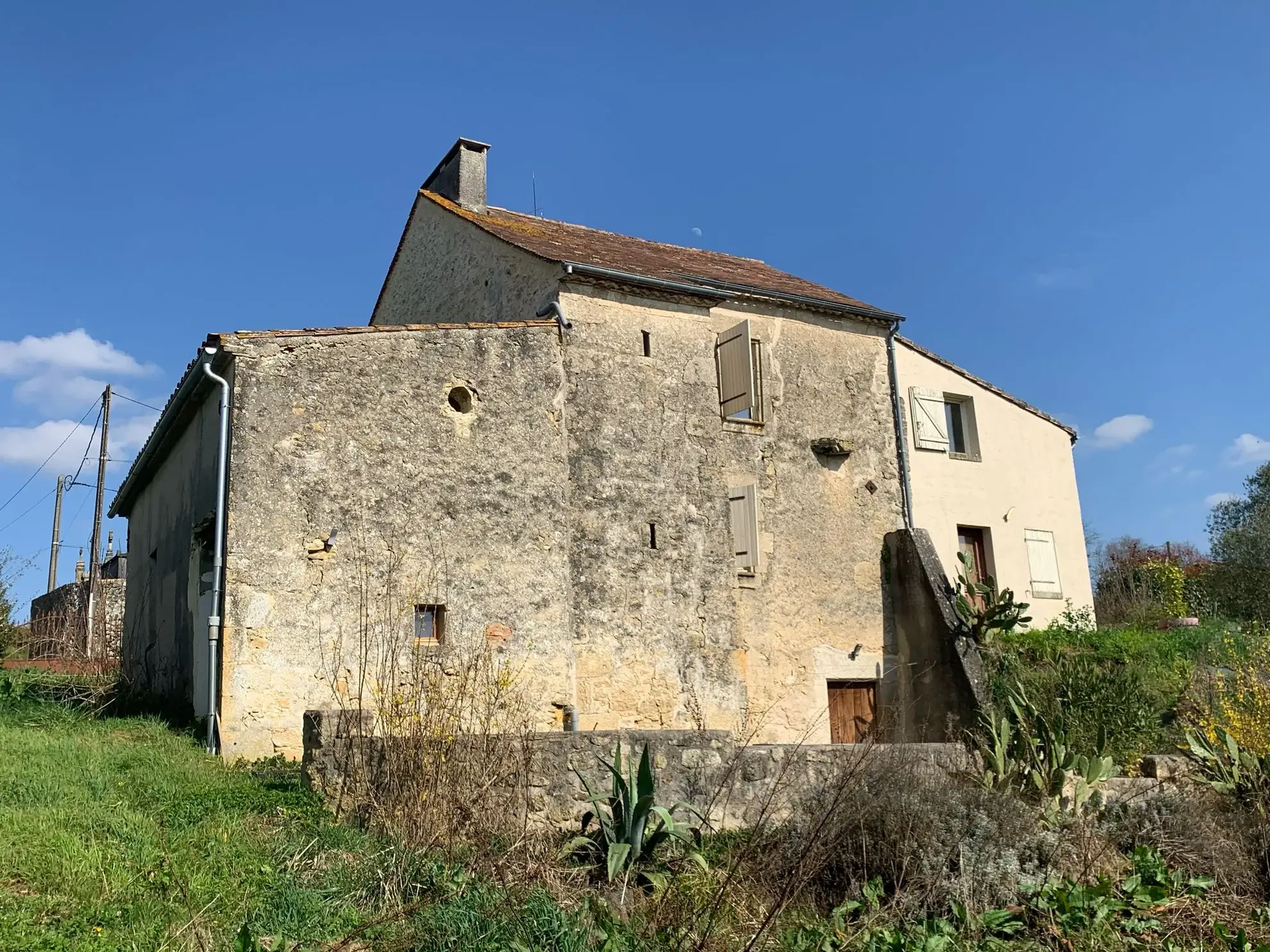 Maison en pierre de 177 m² avec dépendances entre Sauveterre de Guyenne et La Réole 