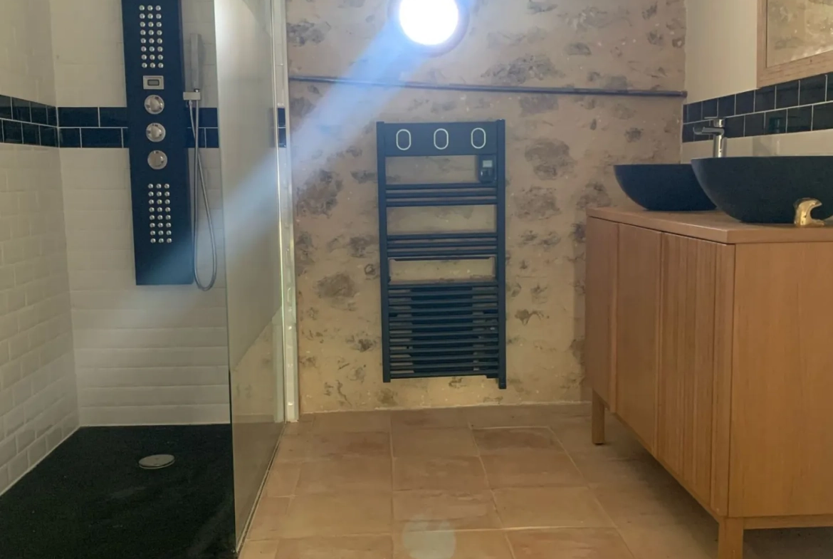 Maison en pierre de 177 m² avec dépendances entre Sauveterre de Guyenne et La Réole 