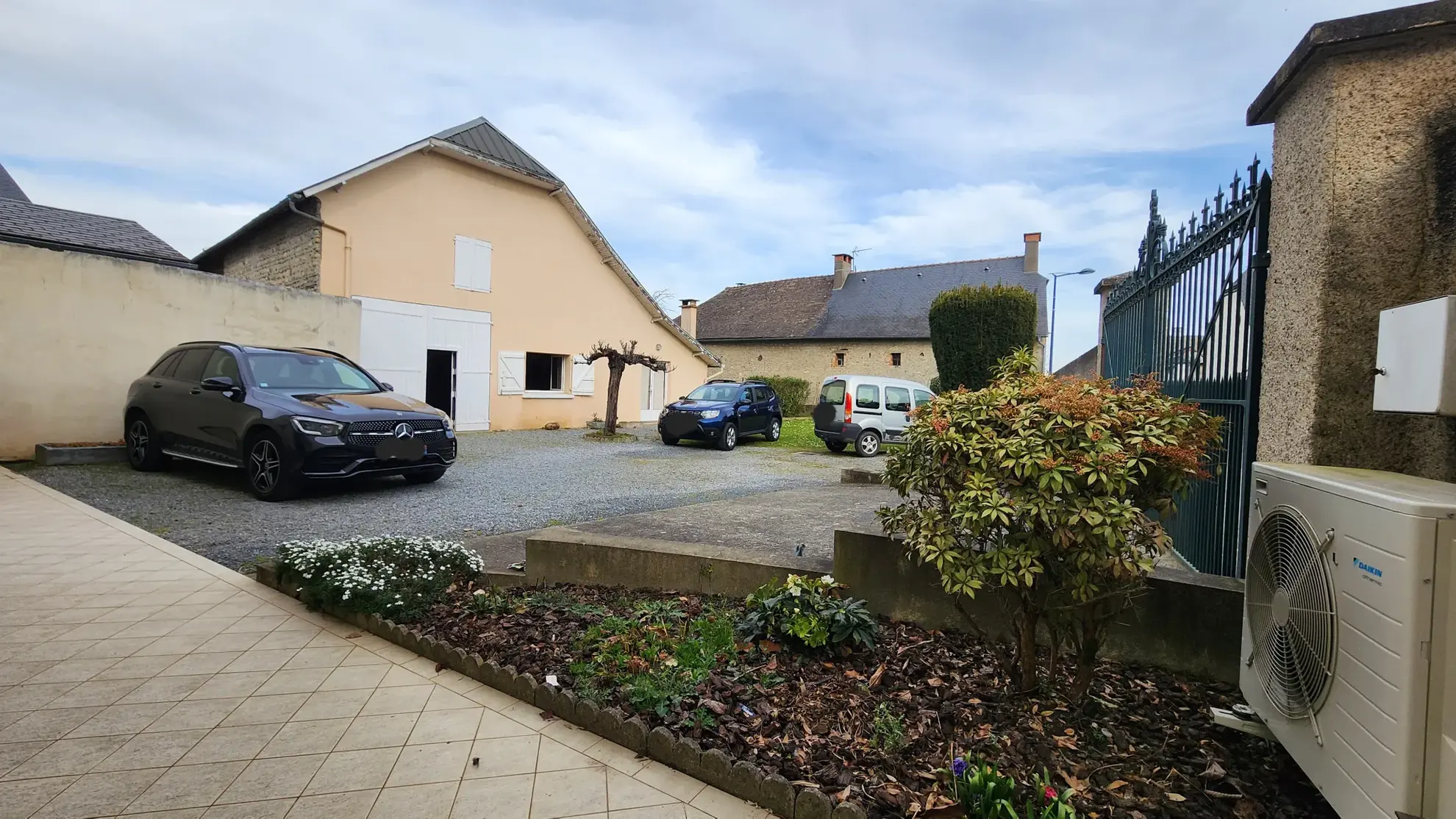 Belle maison familiale de 160 m² avec jardin à Juillan, idéal pour résidence ou investissement 