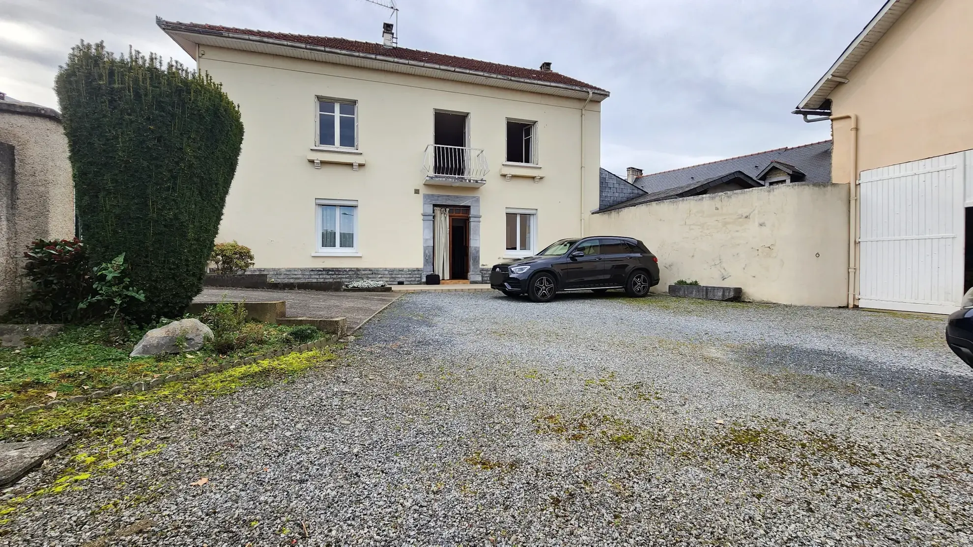 Belle maison familiale de 160 m² avec jardin à Juillan, idéal pour résidence ou investissement 