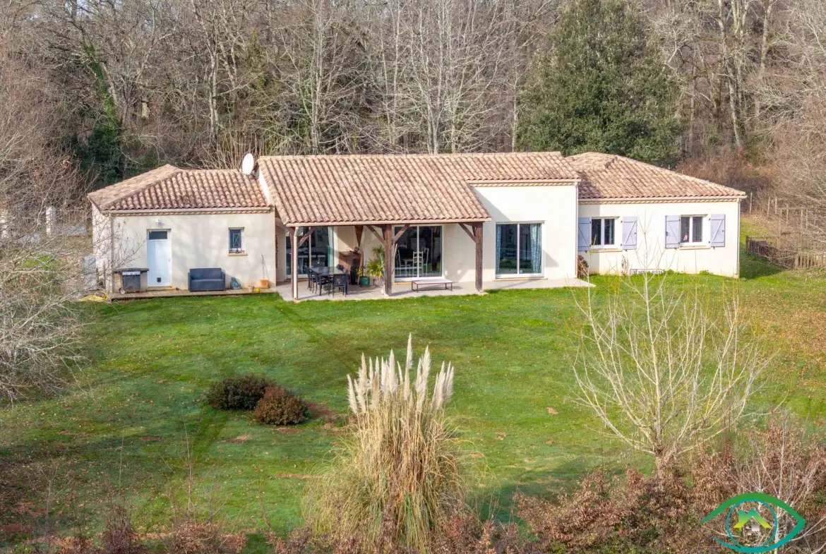 Belle maison récente de 130 m² avec terrasse à Lacapelle-Biron, environnement campagne 