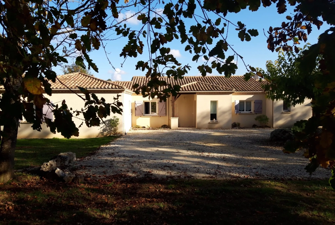 Belle maison récente de 130 m² avec terrasse à Lacapelle-Biron, environnement campagne 