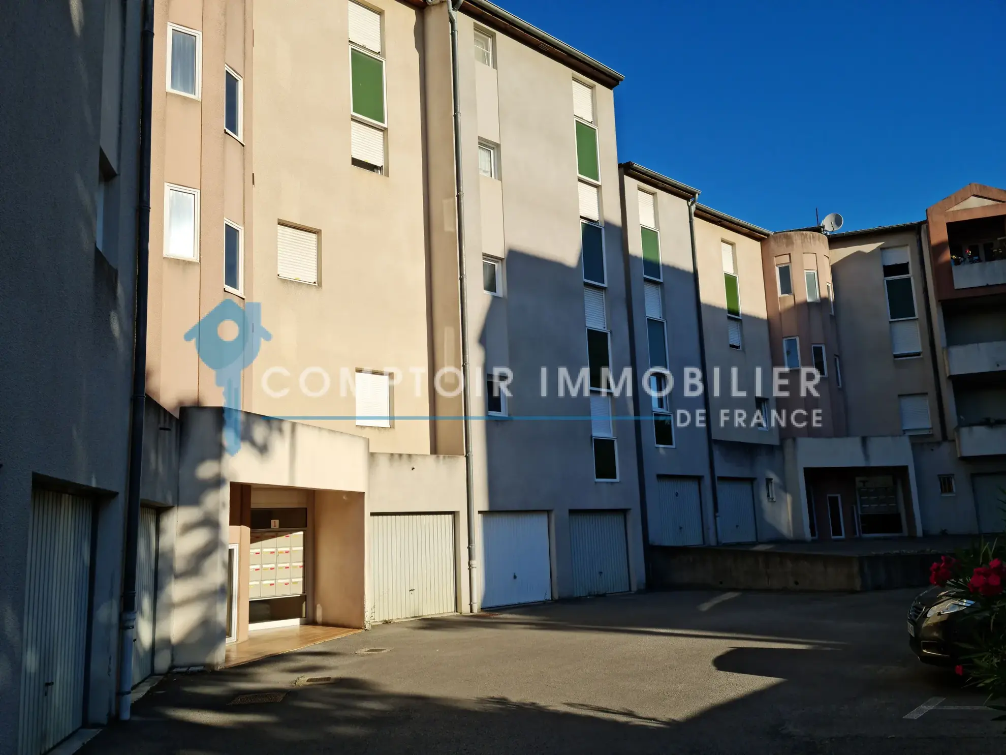 Appartement 4 pièces en centre-ville d'Aubenas avec garage et cave 