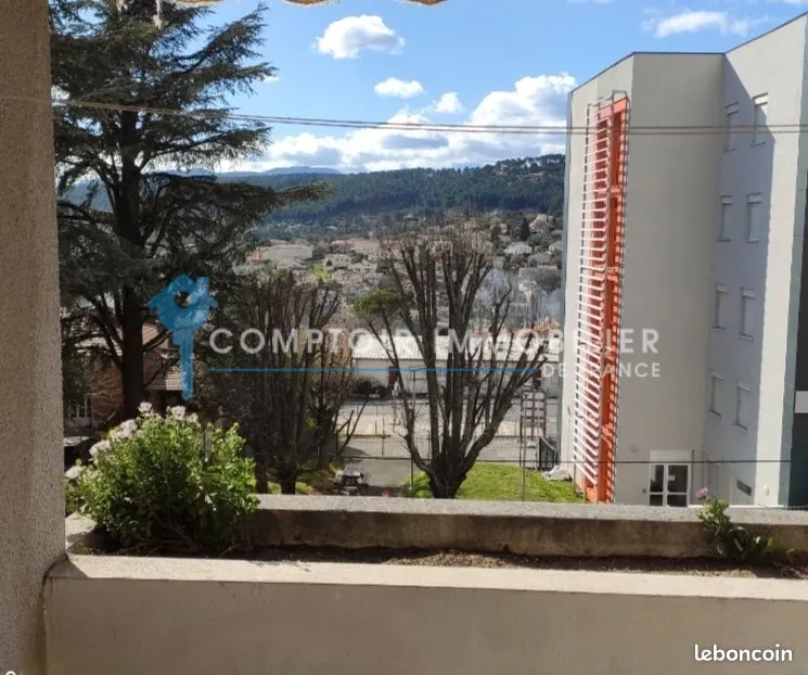 Appartement 4 pièces en centre-ville d'Aubenas avec garage et cave 