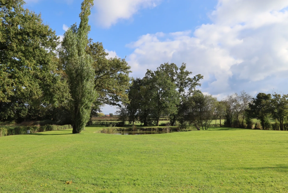 Propriété familiale avec potentiel locatif et chalet sur terrain de 5760 m² à Ainay-le-Château 