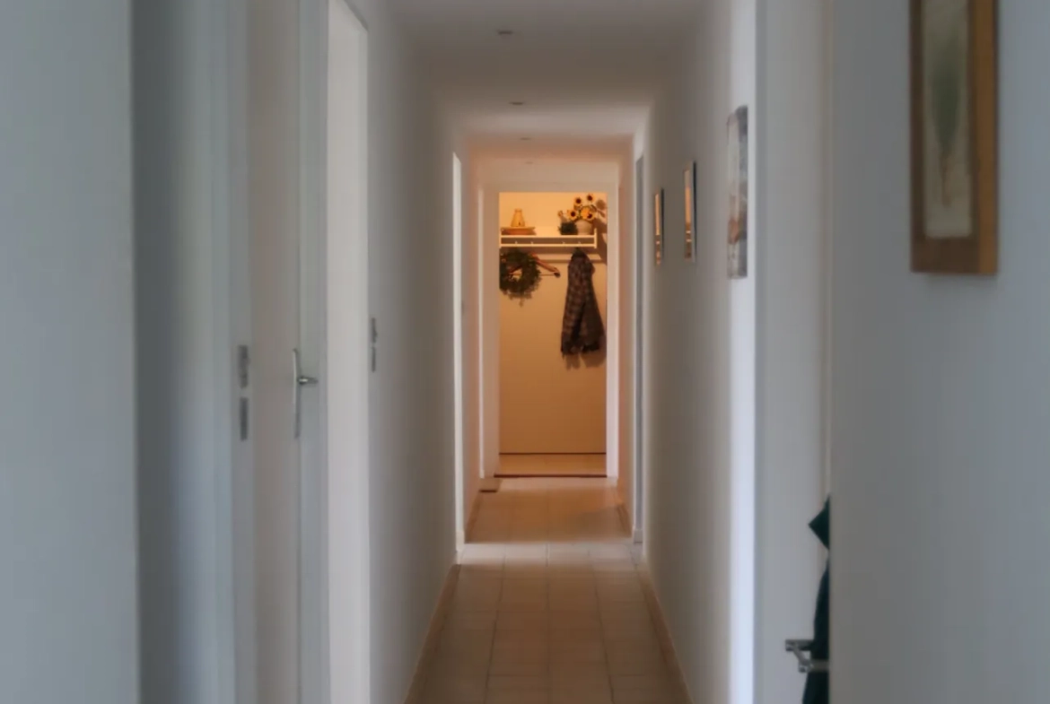 Propriété familiale avec potentiel locatif et chalet sur terrain de 5760 m² à Ainay-le-Château 