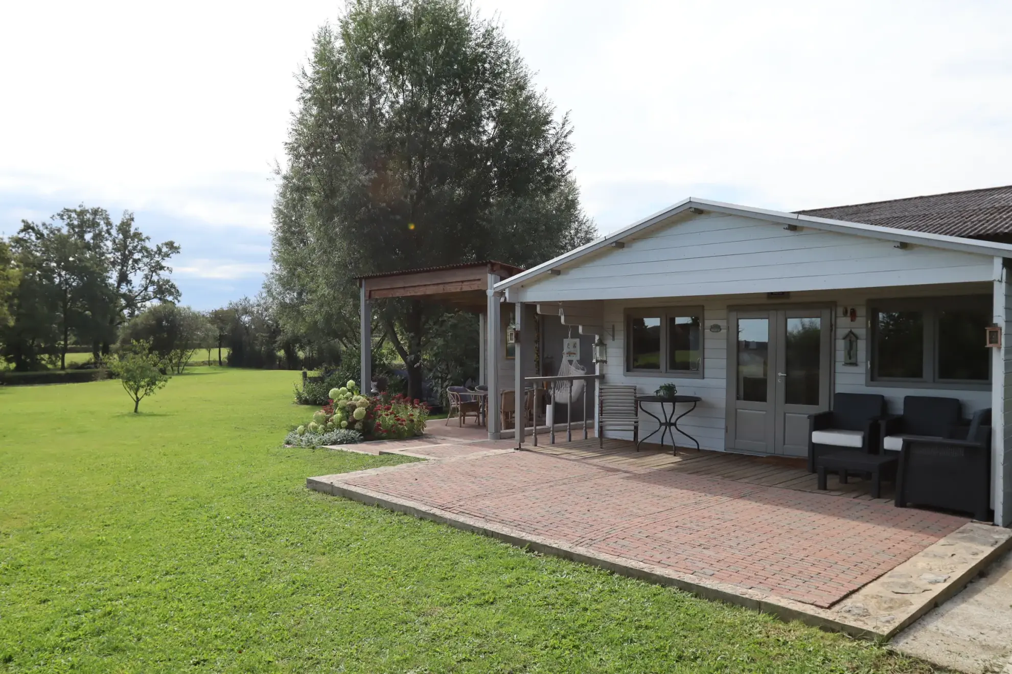Propriété familiale avec potentiel locatif et chalet sur terrain de 5760 m² à Ainay-le-Château 