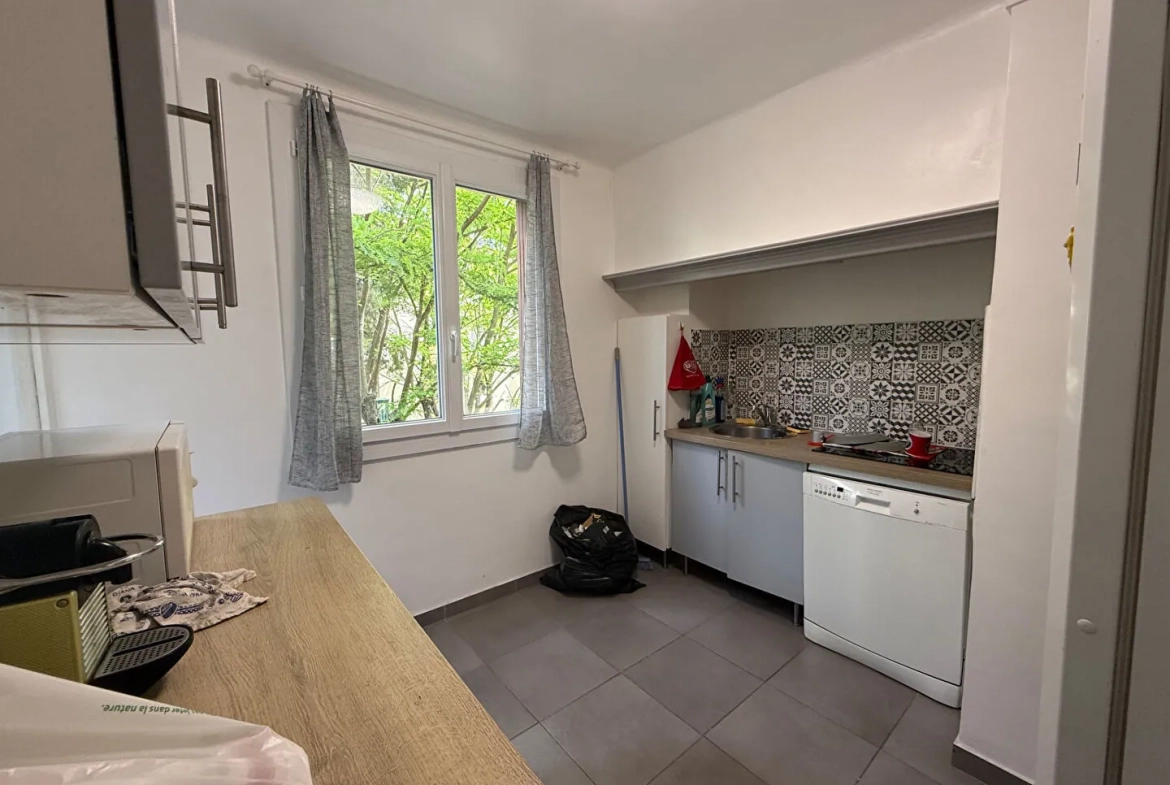 Appartement rénové de 67 m² à Aix-en-Provence avec balcon et cave 