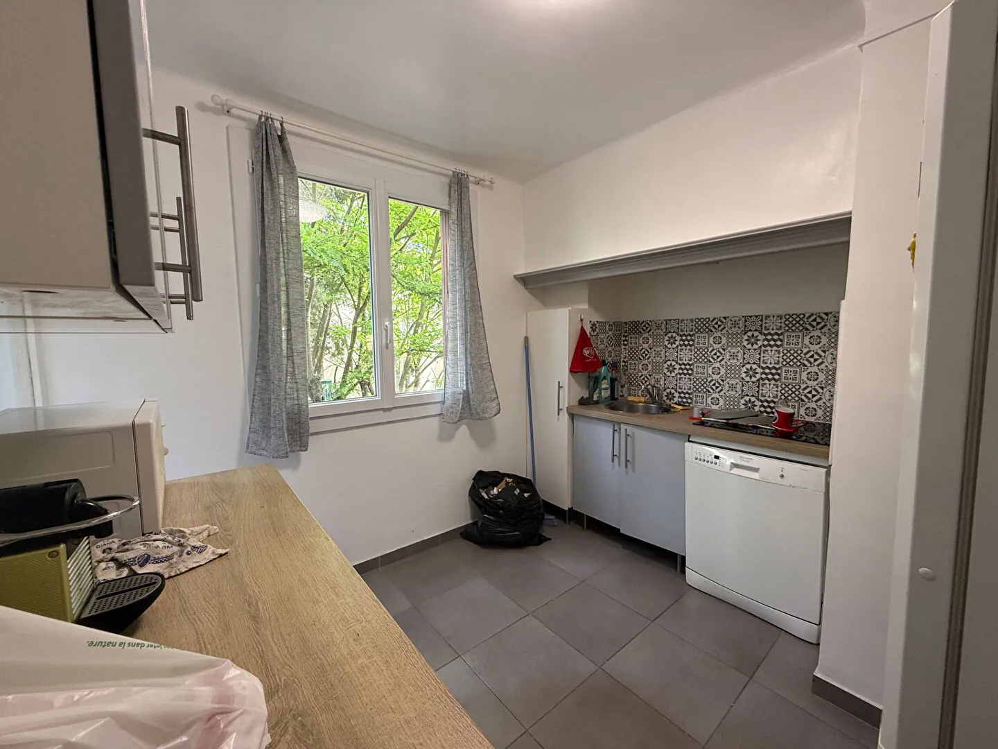 Appartement rénové de 67 m² à Aix-en-Provence avec balcon et cave 