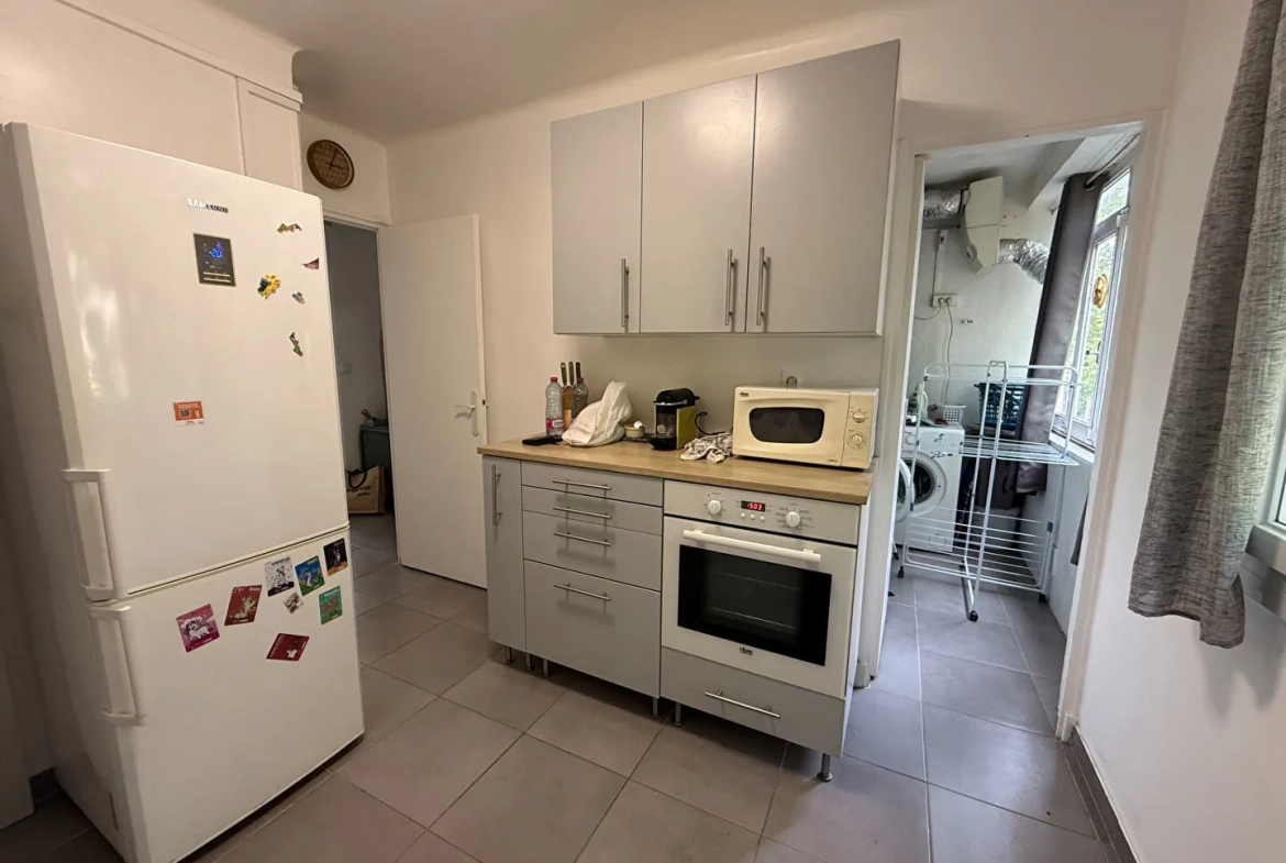 Appartement rénové de 67 m² à Aix-en-Provence avec balcon et cave 