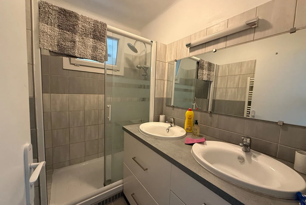 Appartement rénové de 67 m² à Aix-en-Provence avec balcon et cave 