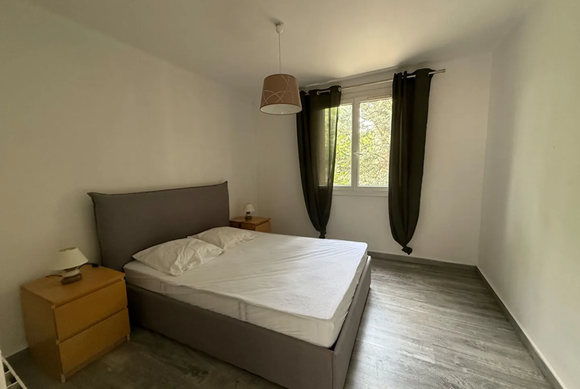 Appartement rénové de 67 m² à Aix-en-Provence avec balcon et cave 