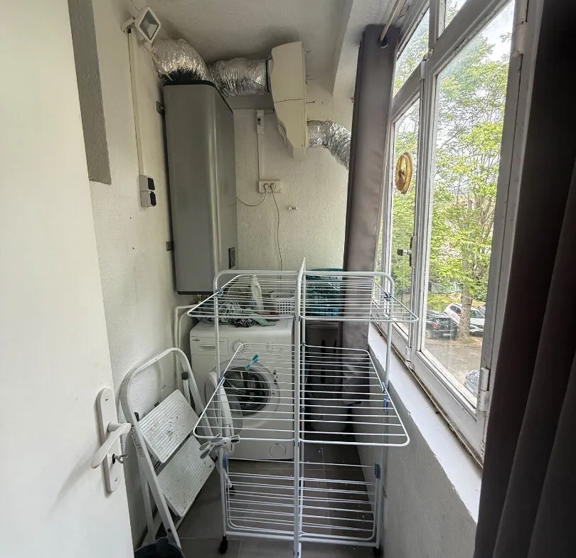 Appartement rénové de 67 m² à Aix-en-Provence avec balcon et cave 