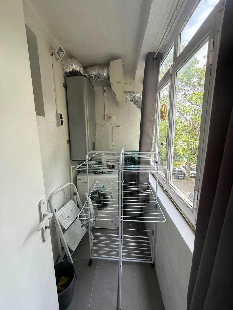 Appartement rénové de 67 m² à Aix-en-Provence avec balcon et cave 