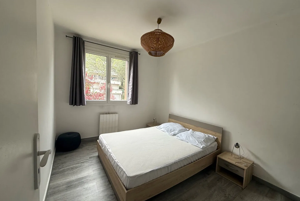 Appartement rénové de 67 m² à Aix-en-Provence avec balcon et cave 