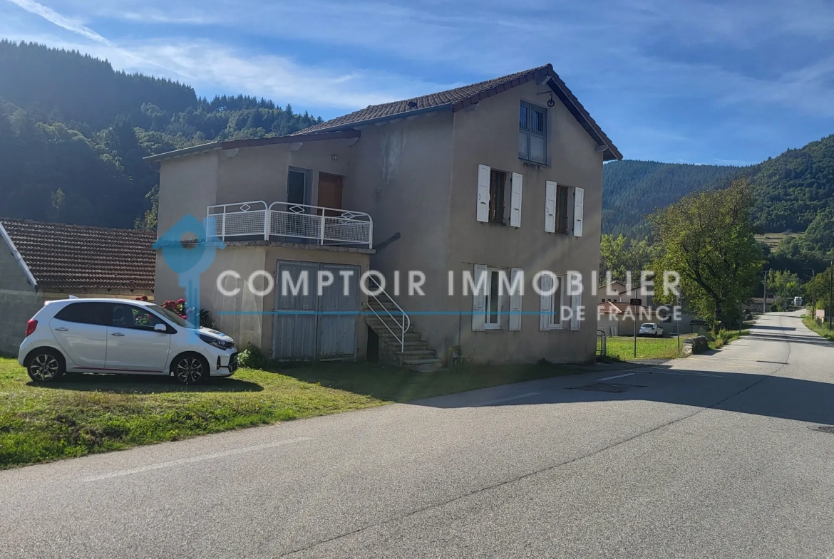 Maison avec deux appartements à vendre à Saint-Martin-de-Valamas, Ardèche 
