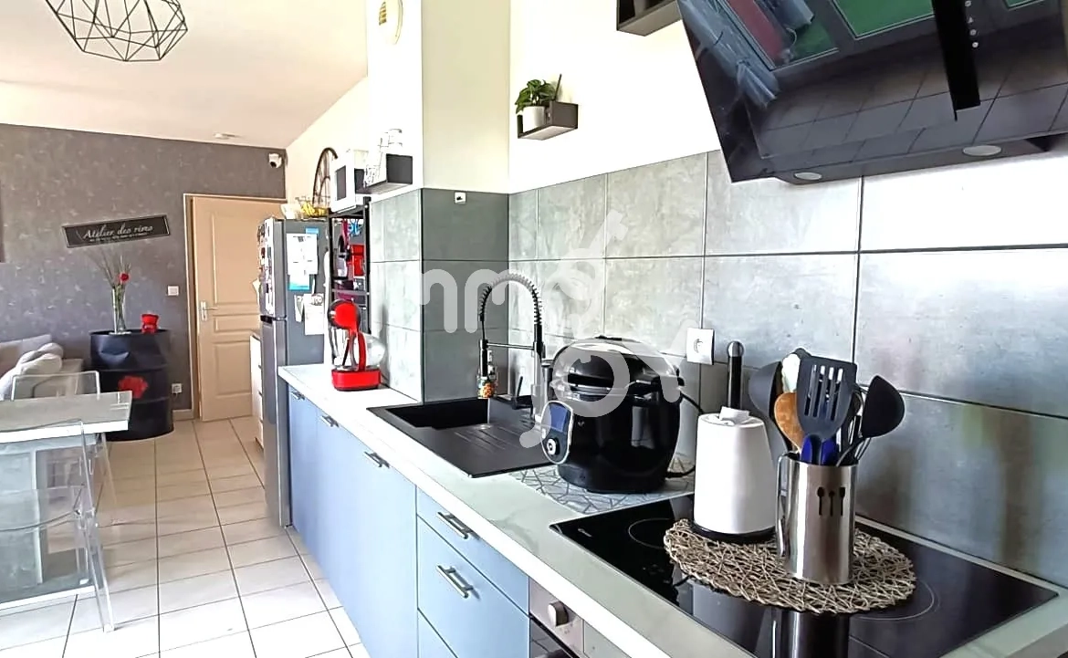 Charmant appartement T2 rénové avec terrasse et parking à Narbonne 