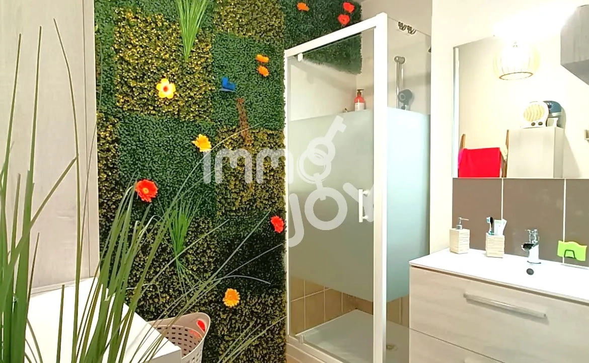 Charmant appartement T2 rénové avec terrasse et parking à Narbonne 