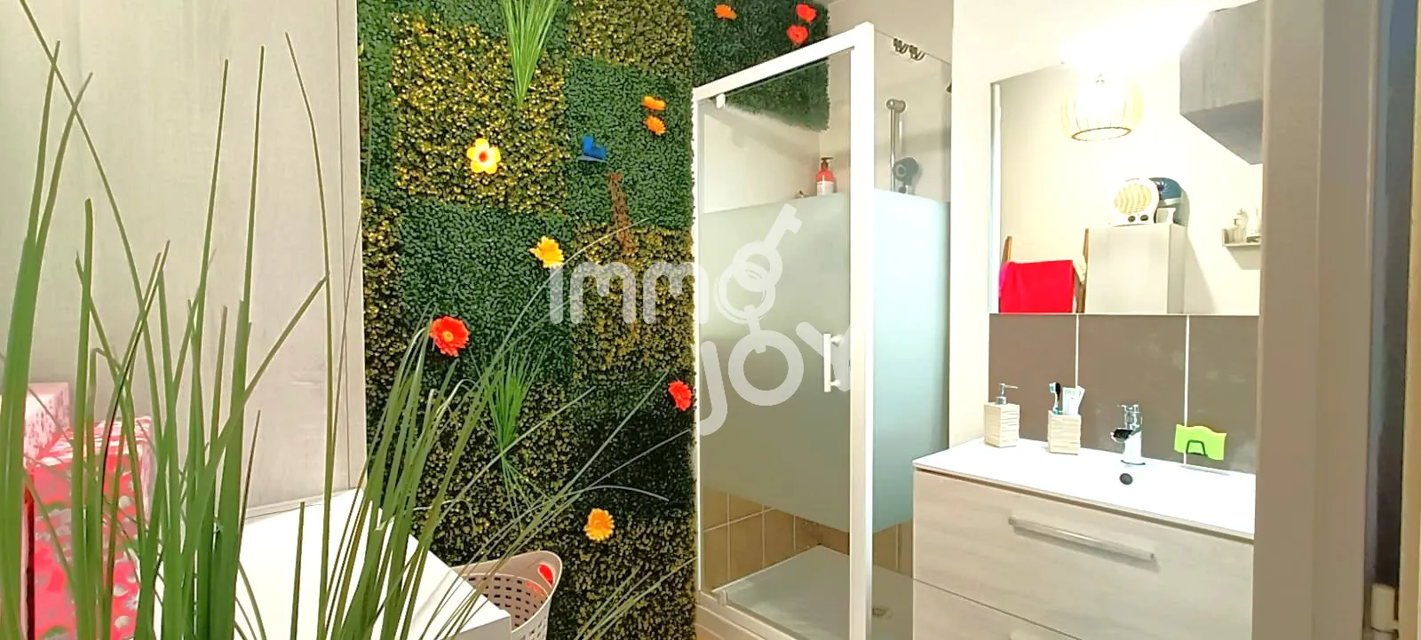 Charmant appartement T2 rénové avec terrasse et parking à Narbonne 