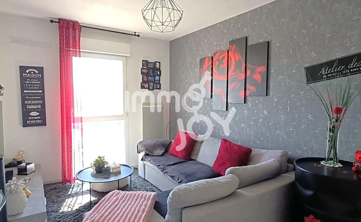 Charmant appartement T2 rénové avec terrasse et parking à Narbonne 