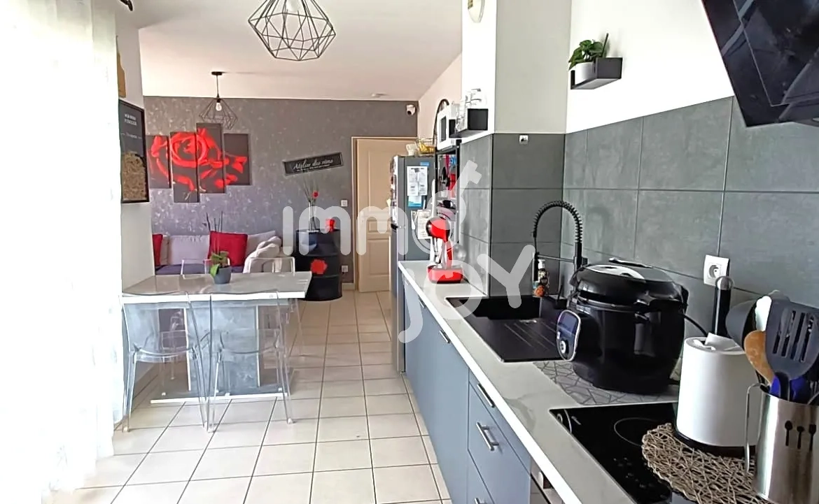 Charmant appartement T2 rénové avec terrasse et parking à Narbonne 