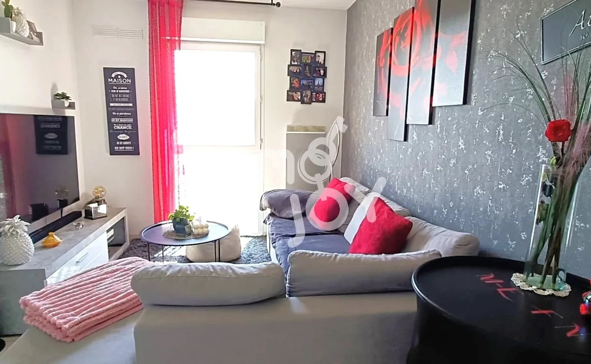 Charmant appartement T2 rénové avec terrasse et parking à Narbonne 