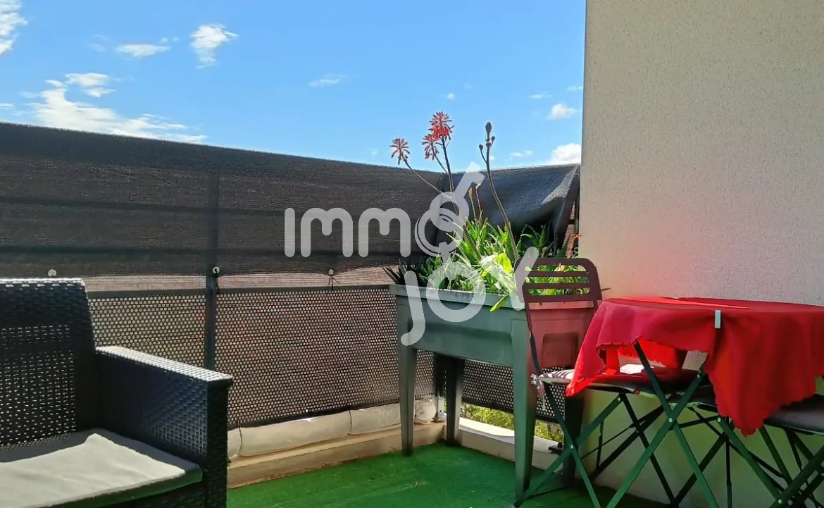 Charmant appartement T2 rénové avec terrasse et parking à Narbonne 