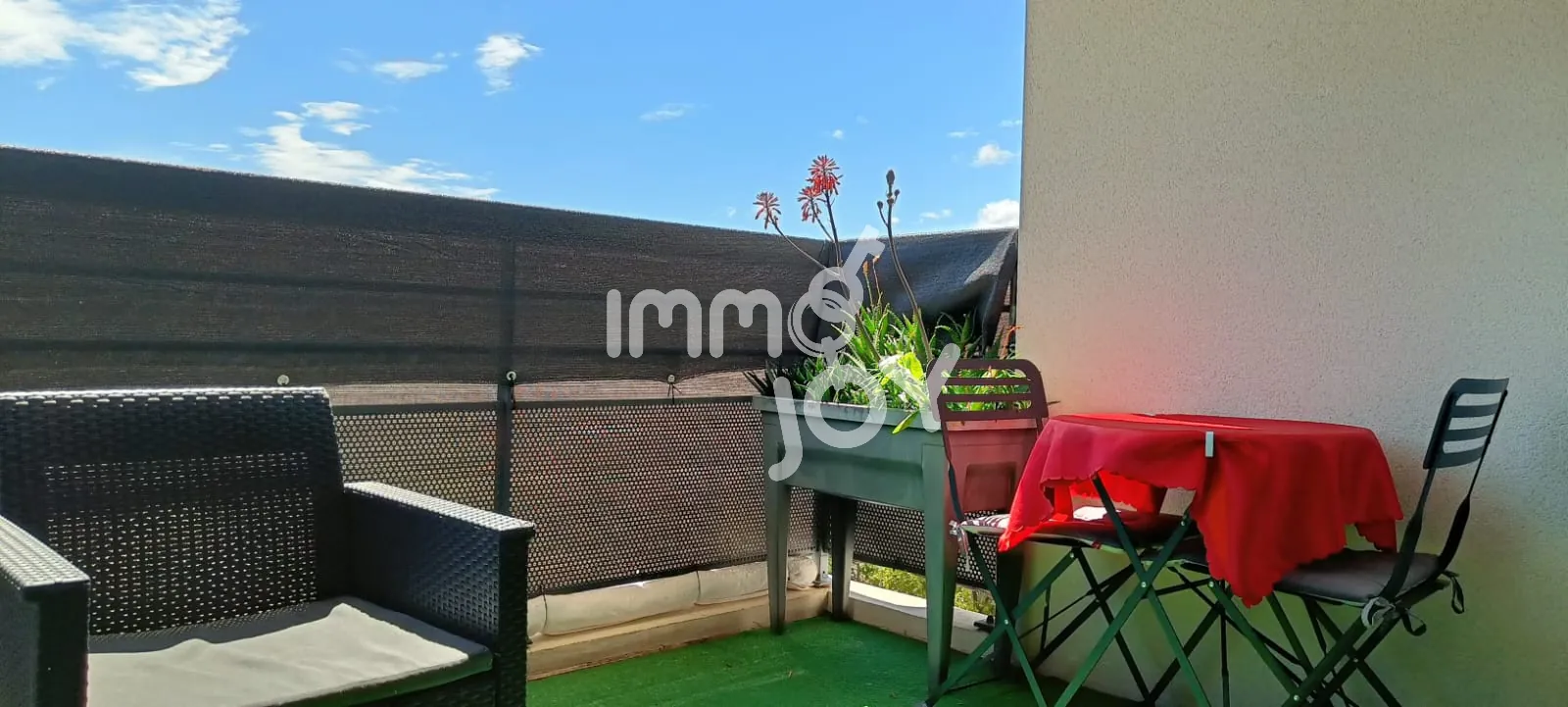 Charmant appartement T2 rénové avec terrasse et parking à Narbonne 