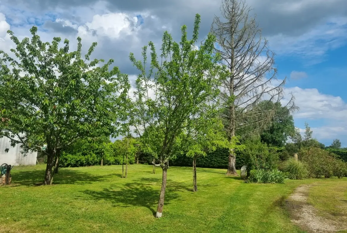 Belle maison à Bazas avec grand jardin et extension à finir 