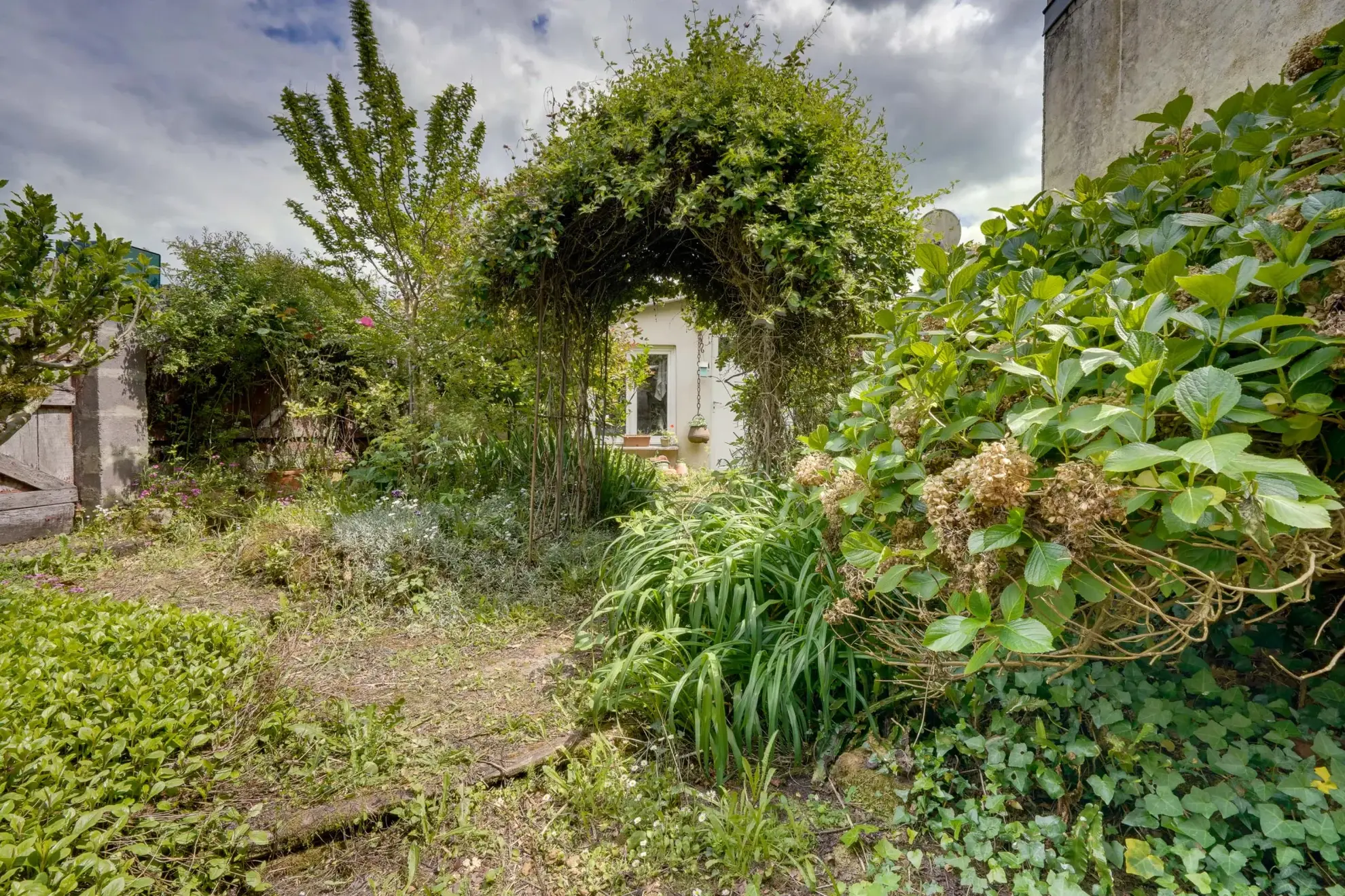 Maison à rénover de 75m² avec garage à Cartelègue 