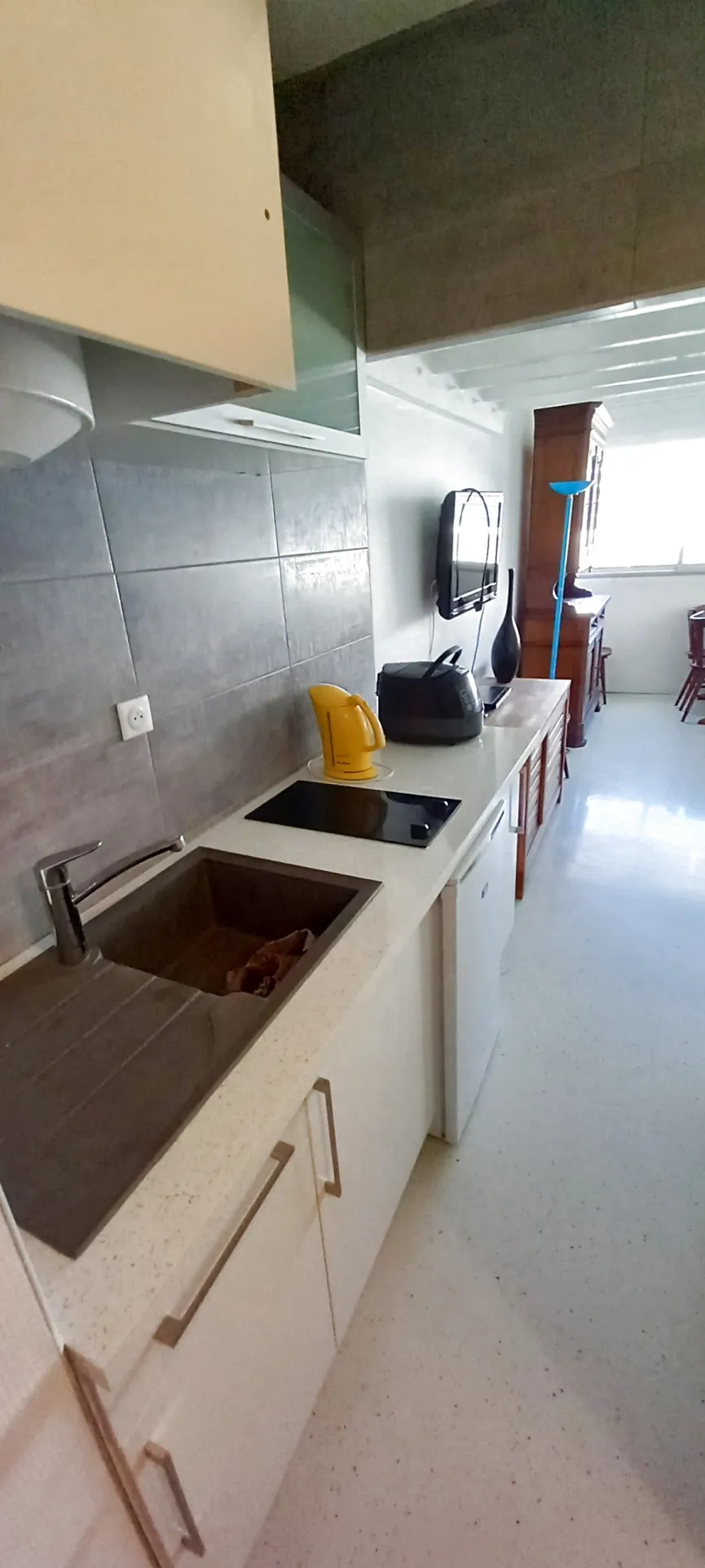 Appartement T1 rénové avec mezzanine à Agde - Opportunité d'investissement 