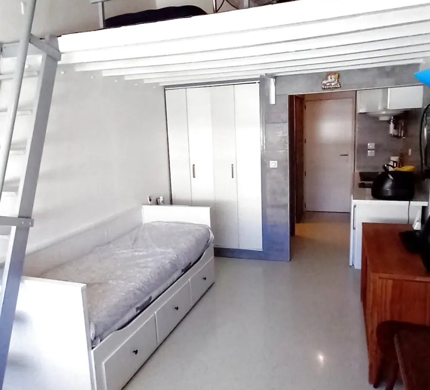 Appartement T1 rénové avec mezzanine à Agde - Opportunité d'investissement 
