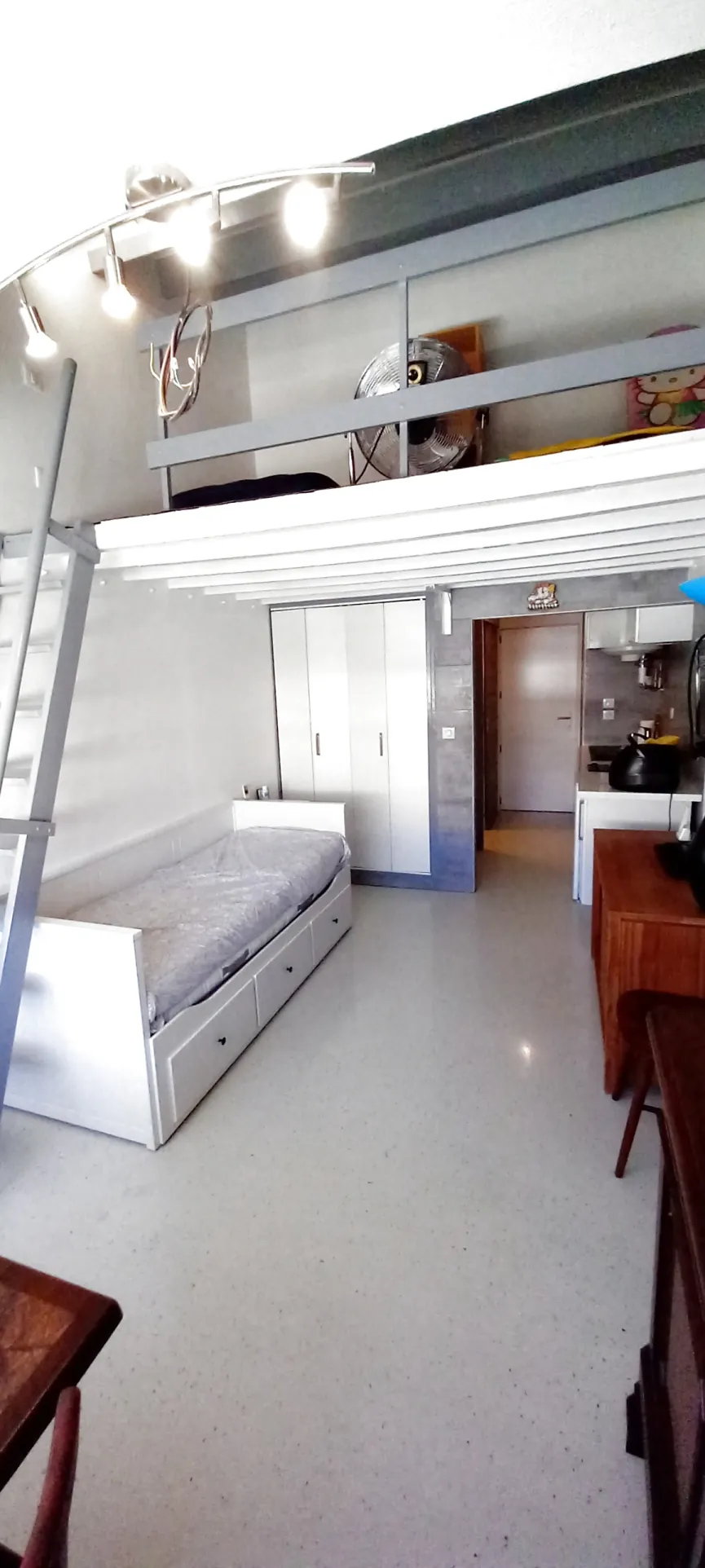 Appartement T1 rénové avec mezzanine à Agde - Opportunité d'investissement 
