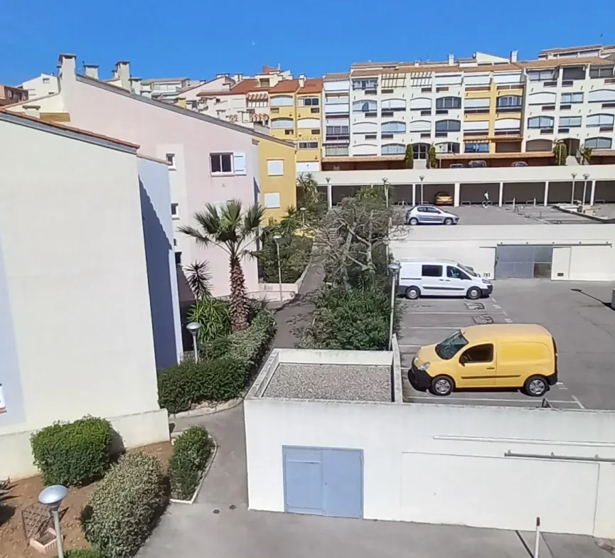 Appartement T1 rénové avec mezzanine à Agde - Opportunité d'investissement 