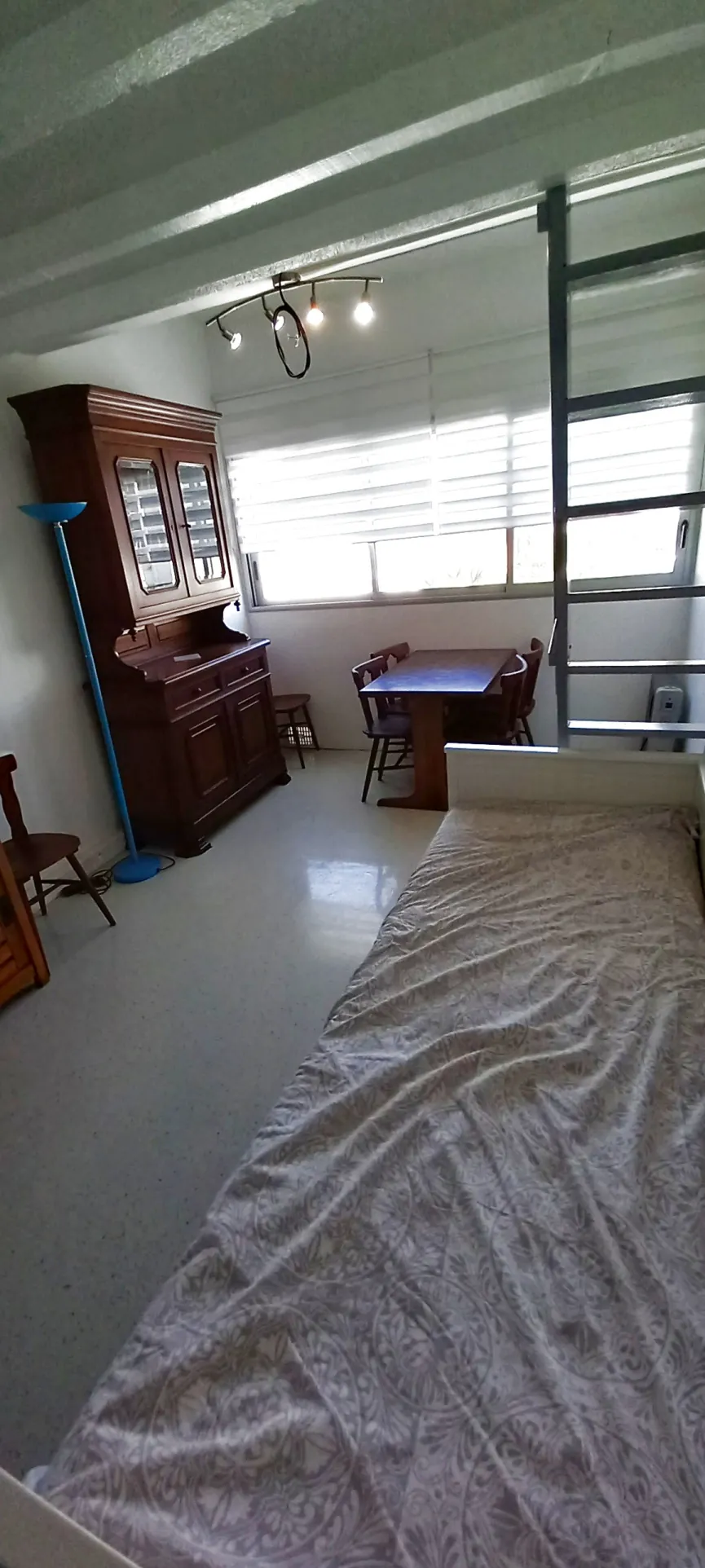 Appartement T1 rénové avec mezzanine à Agde - Opportunité d'investissement 