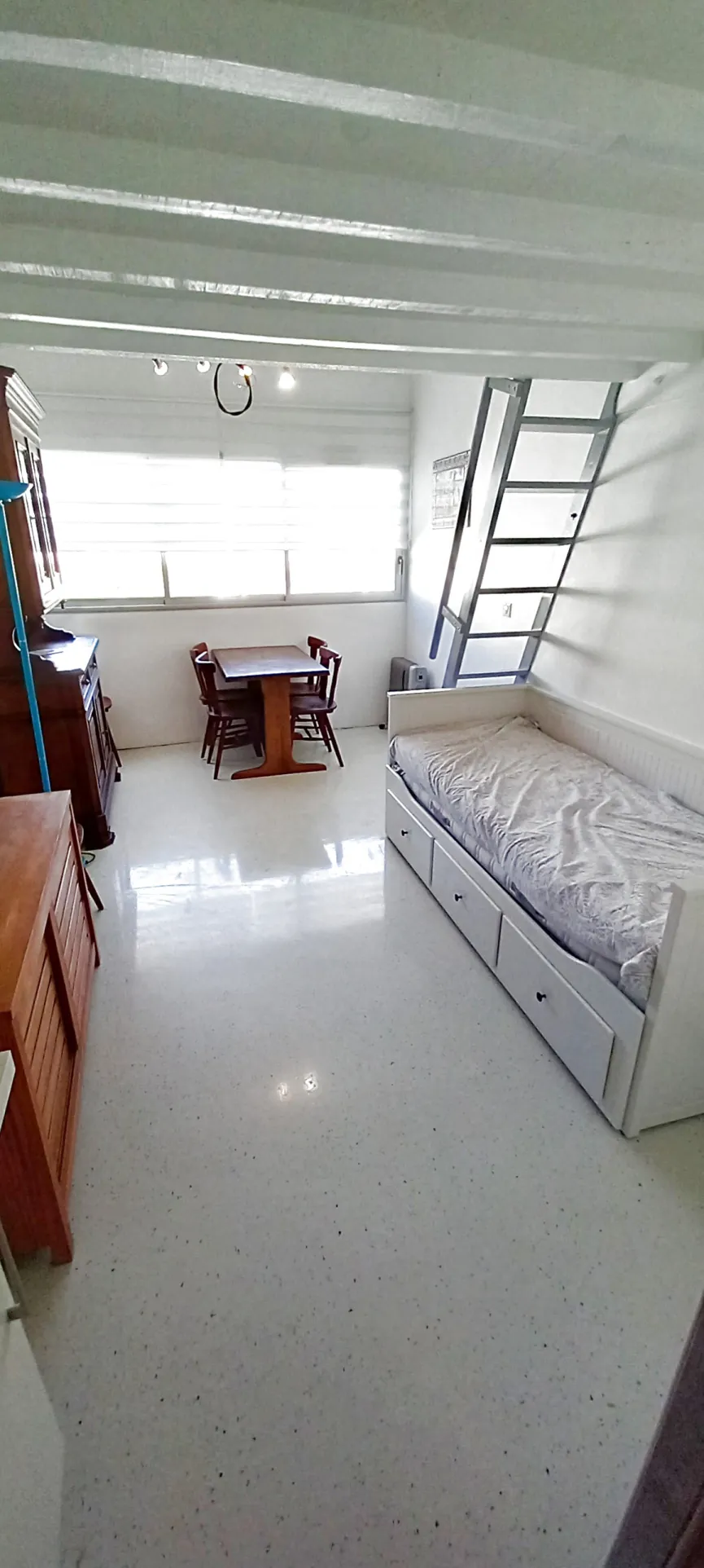 Appartement T1 rénové avec mezzanine à Agde - Opportunité d'investissement 